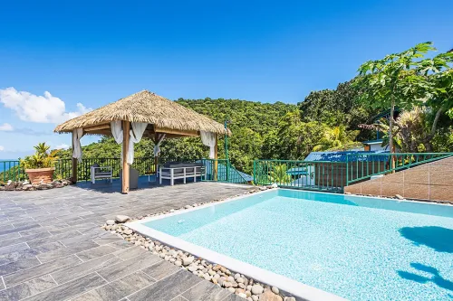 villa-colibri-piscine-commune-location-villa-spa-deshaies-villas-ticreole