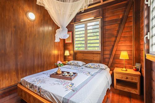 villa_arbre__pain_chambre_angle_-_villa_pour_couple_guadeloupe_-_villas_ticrole
